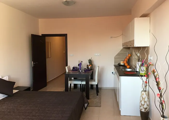 Beach Salt Lake Апарт-отель Поморие